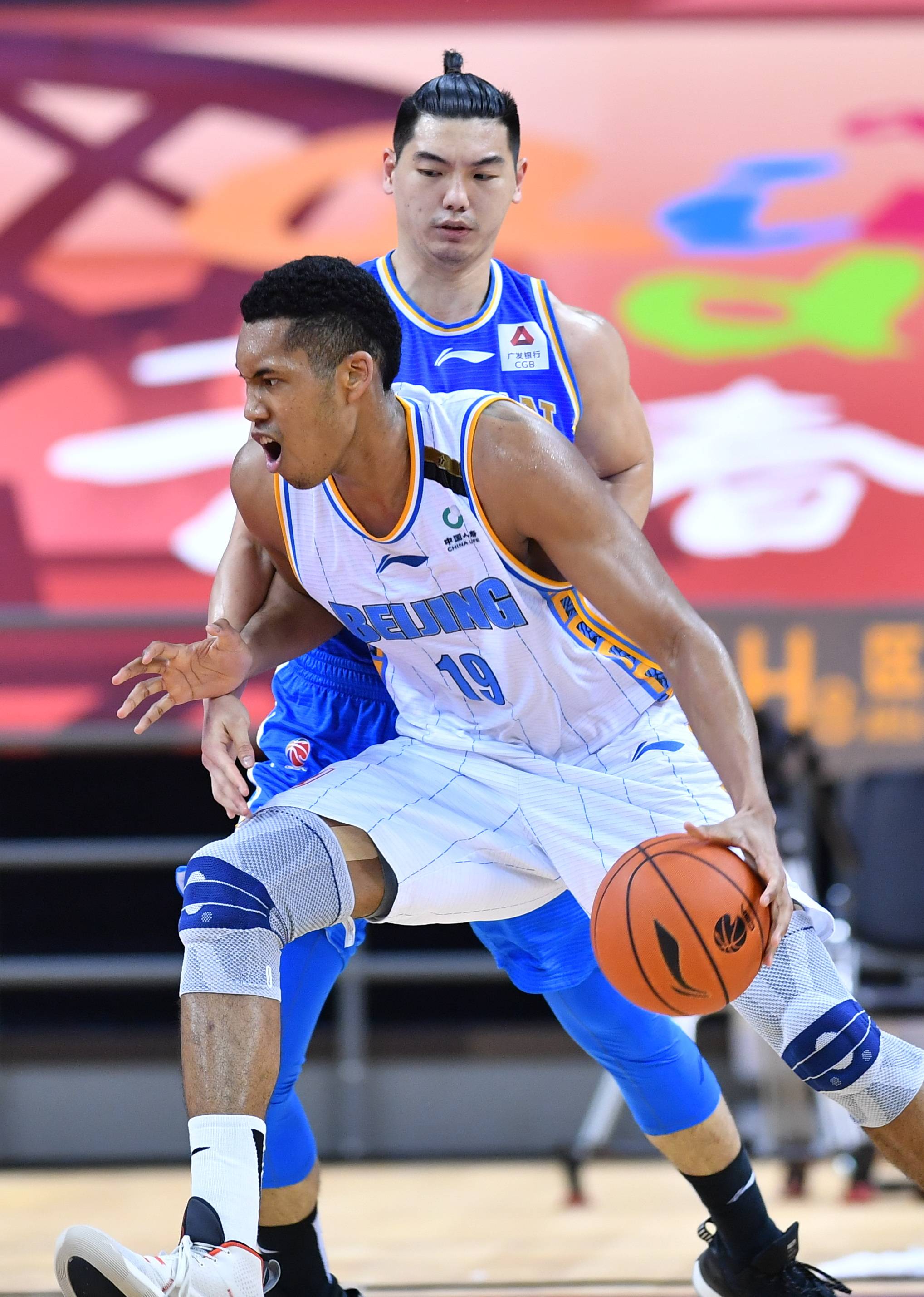 雨霏因获金 雨霏因获金