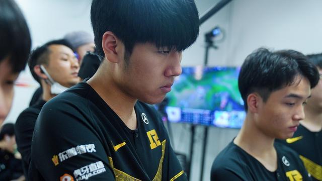 也瞬间点燃 也瞬间点燃